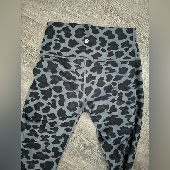 Lululemon tights size 4 - Picture 1 of 2